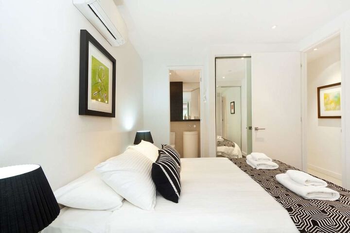 Room 2 of 8