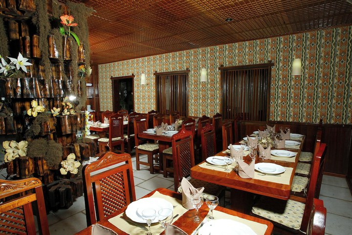 Dining 36 of 42