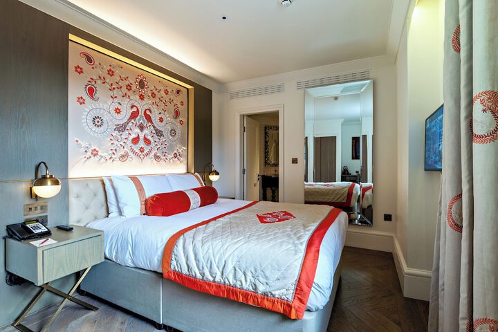 Room 33 of 115