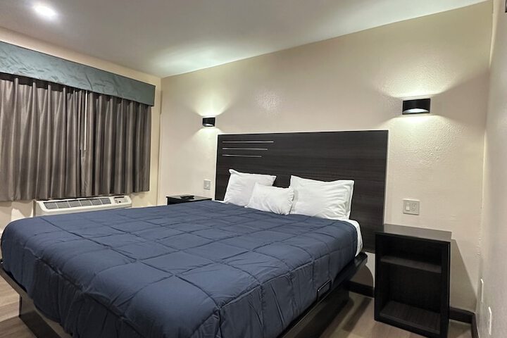 Room 16 of 36