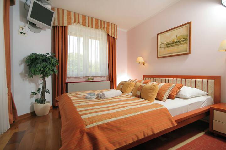 Room 15 of 82