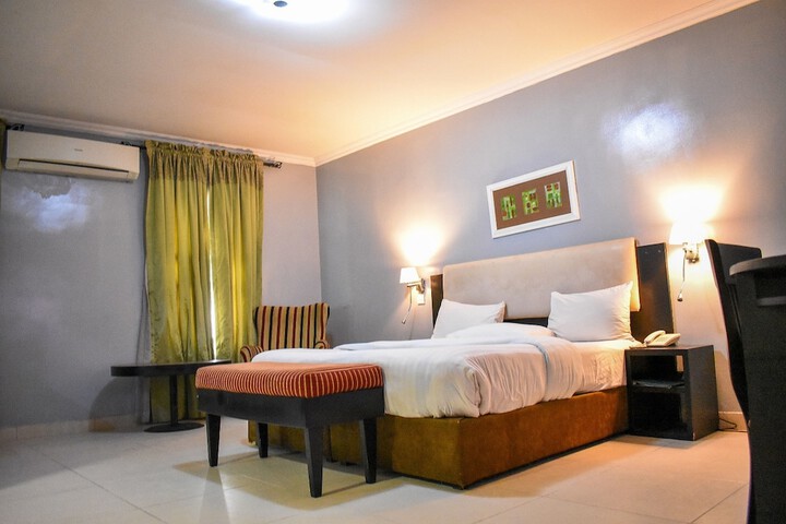 Room 4 of 41