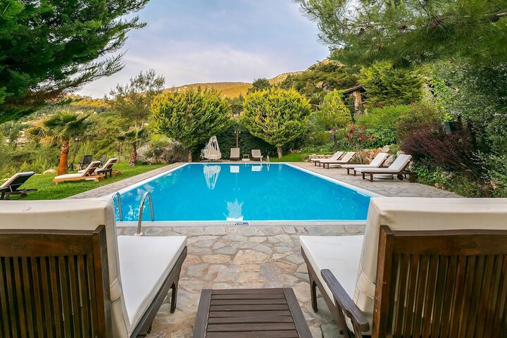 Pool 49 of 86