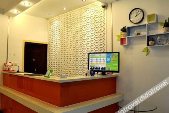 Jitai Hotel (Shanghai Dahua 3rd Road Subway Station)