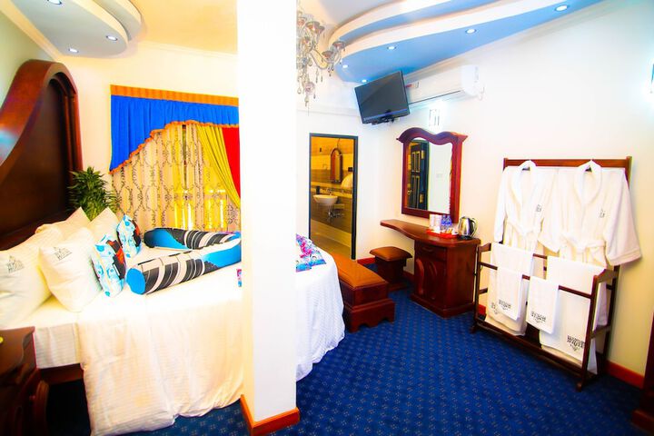 Room 15 of 230