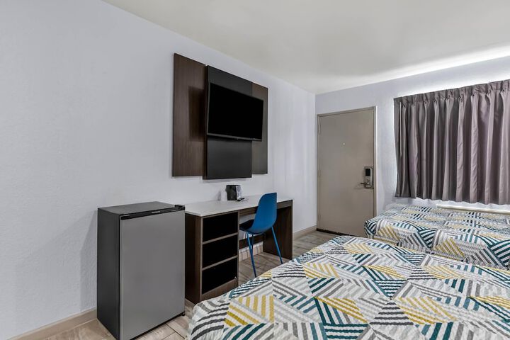 Room 8 of 28