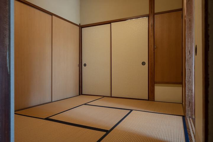 Room 27 of 246