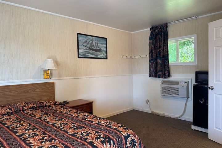 Room 8 of 17
