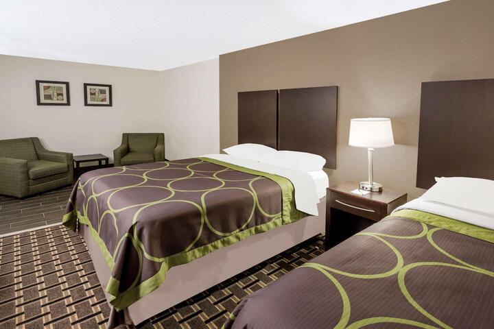 2 Queen Beds (6 of 9)