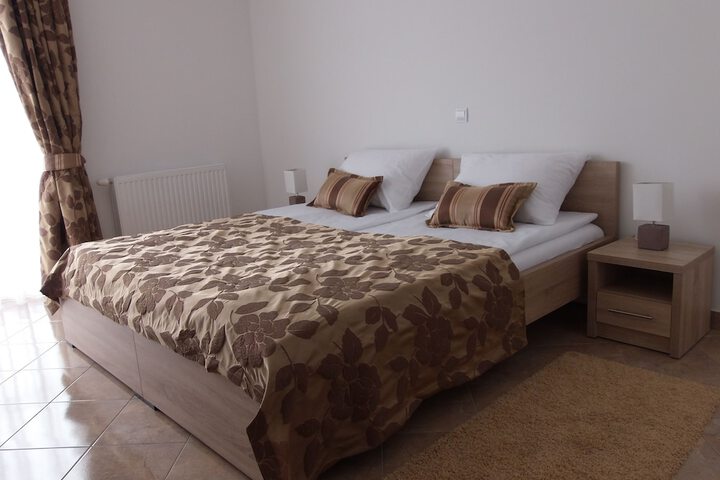 Room 4 of 53