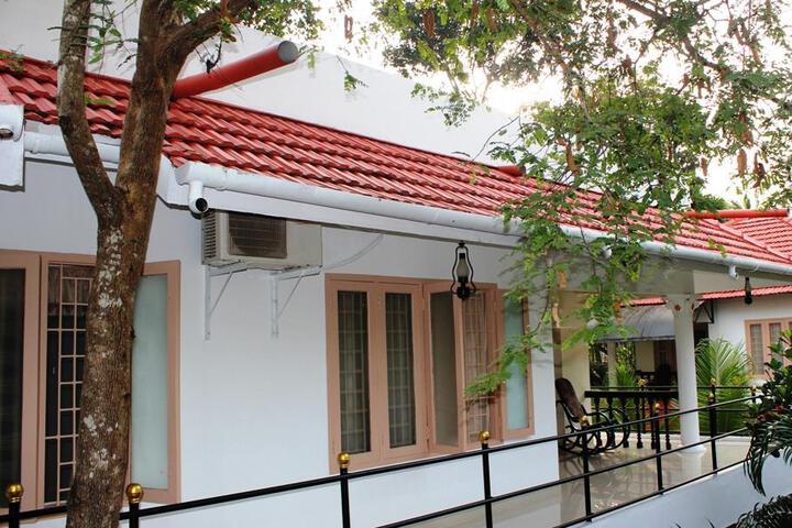 Nova Holidays Houseboat