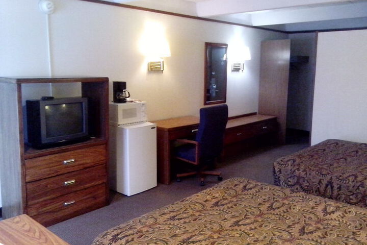 Room 6 of 8