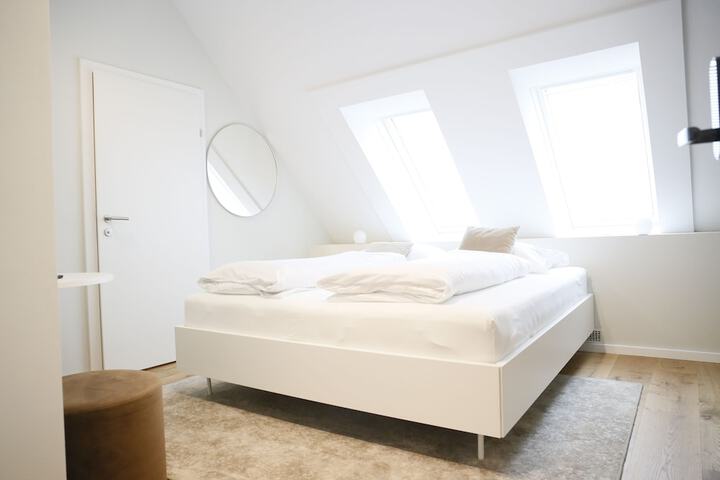 Room 11 of 28