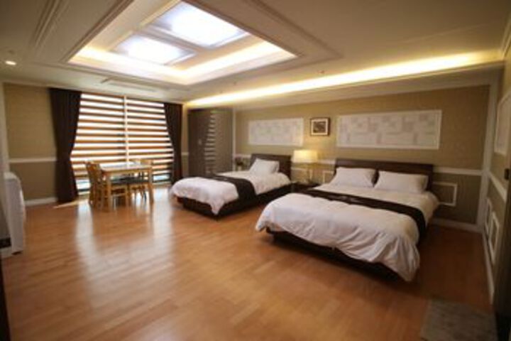 Room 8 of 17