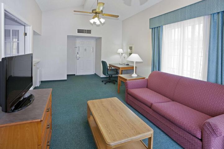 1 King Bed Accessible (10 of 12)