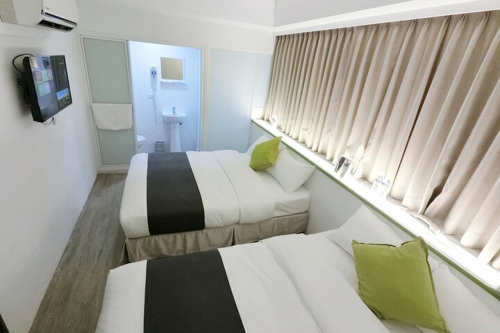 Room 18 of 48