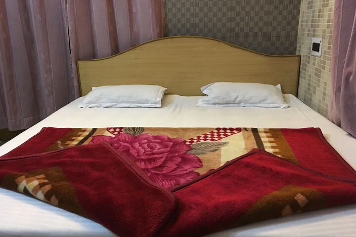 Room 12 of 16