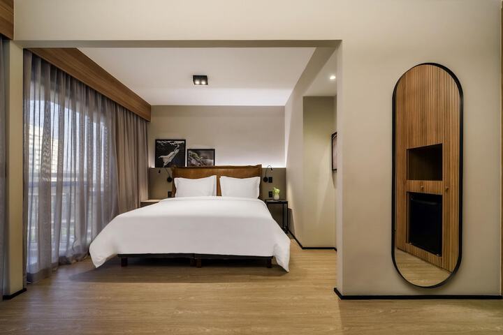 Room 38 of 127