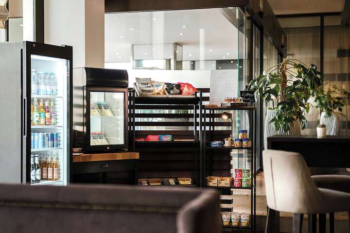 Entrance & Lobby