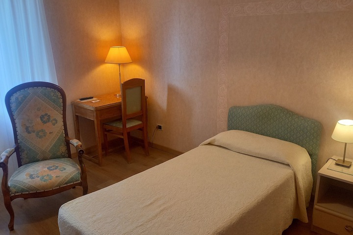 Room 34 of 63