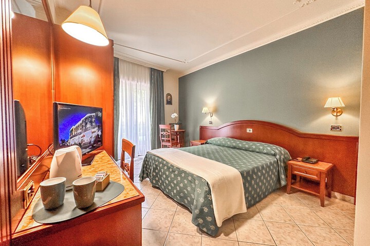 Room 13 of 41