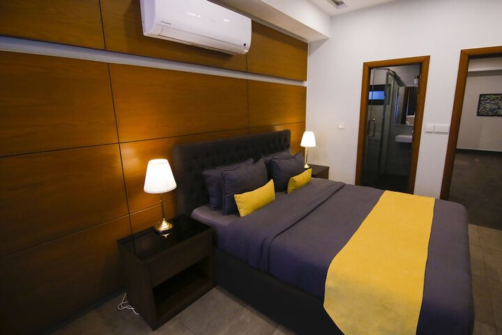 Room 4 of 13