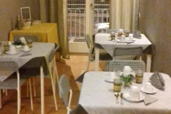 Dining 9 of 14