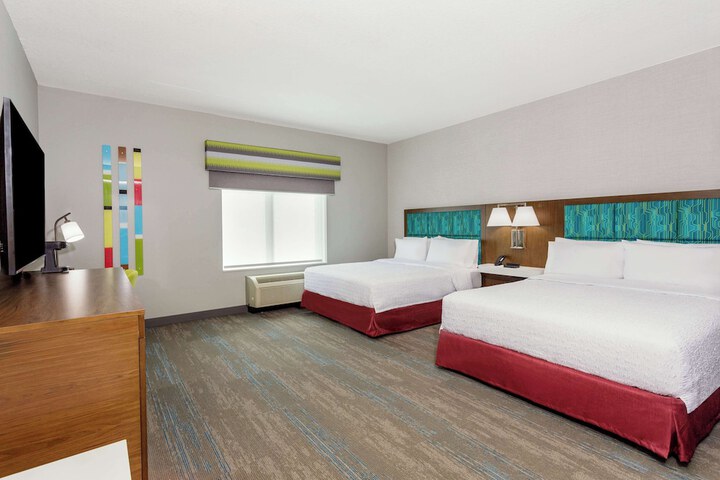 2 Queen Beds Mobility Hearing Accessible Tub (6 of 9)