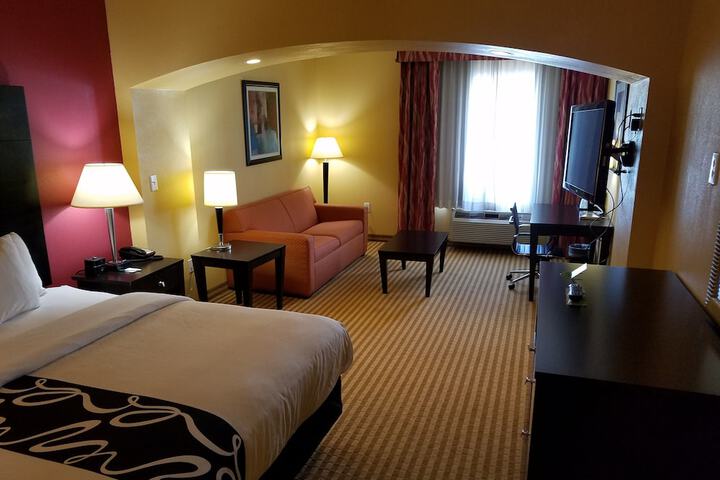 1 King Bed Efficiency (16 of 25)
