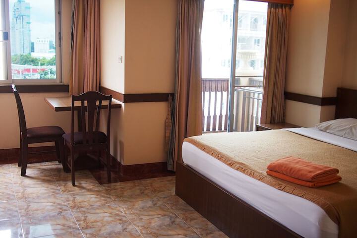Room 5 of 20