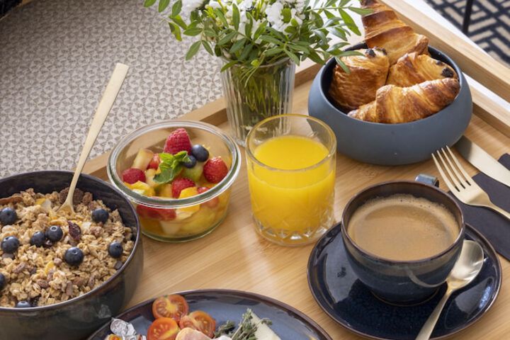 Breakfast/Coffee Service 60 of 84