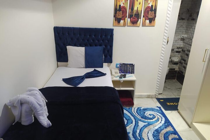 Room 4 of 13