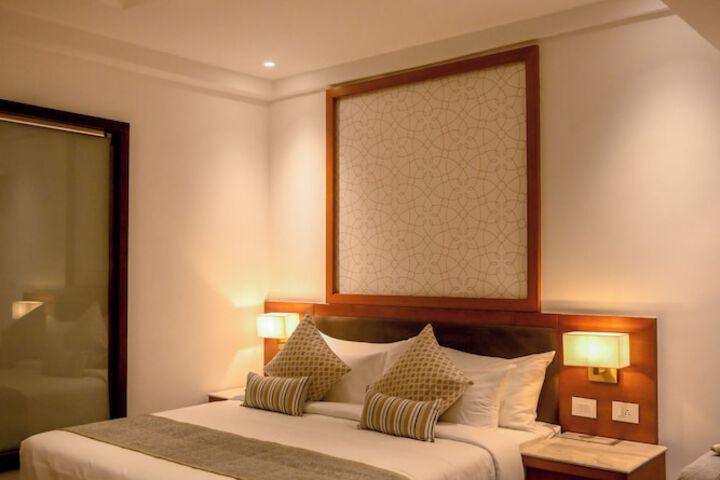 Room 9 of 63