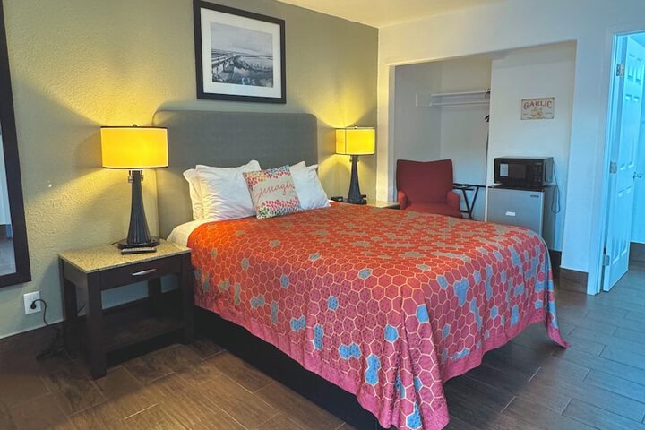 Room 10 of 30