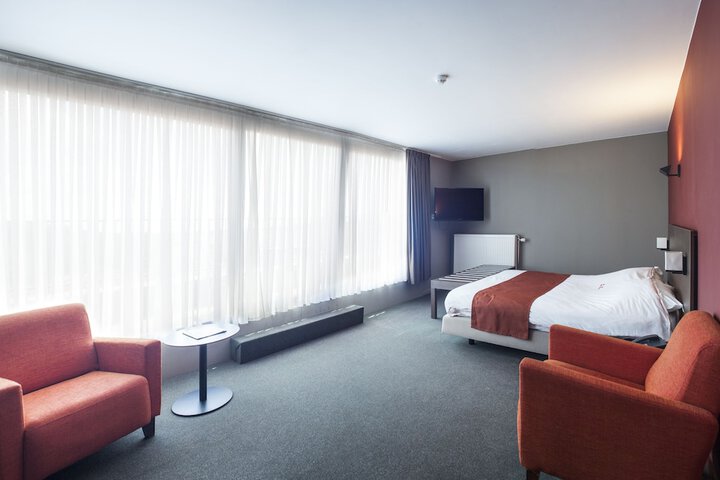 Room 8 of 31