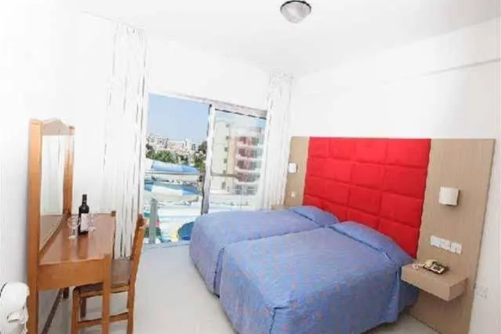 Room 3 of 6