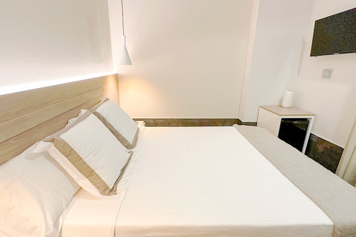 Room 27 of 86