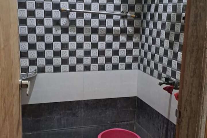 Room 10 of 14