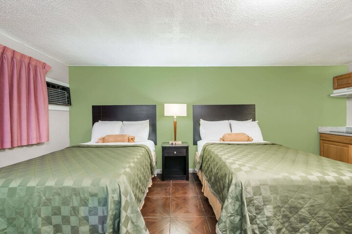 Room 4 of 17