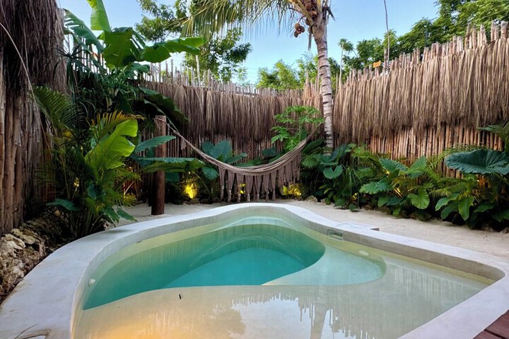 Pool 27 of 70