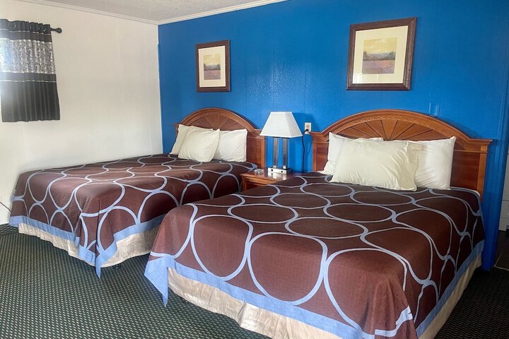 1 Queen Bed (12 of 13)
