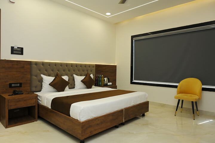 Room 8 of 16