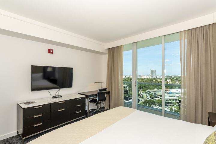 Room 8 of 196