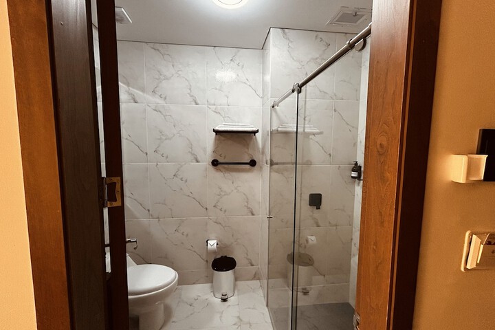Room 32 of 49