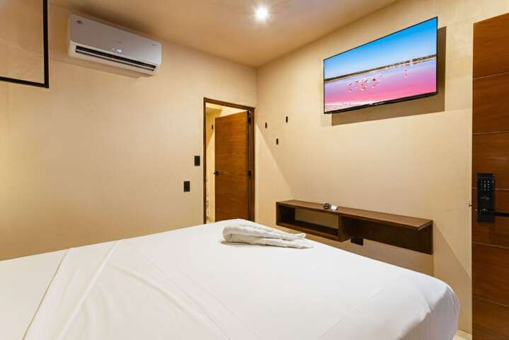 Room 14 of 28
