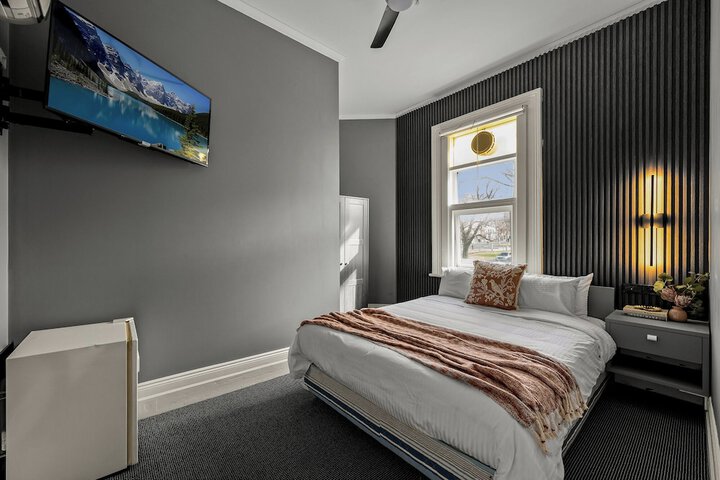 Room 8 of 19