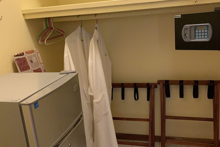 Room 42 of 162