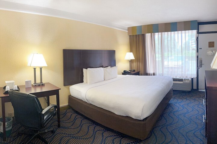 Room 12 of 28