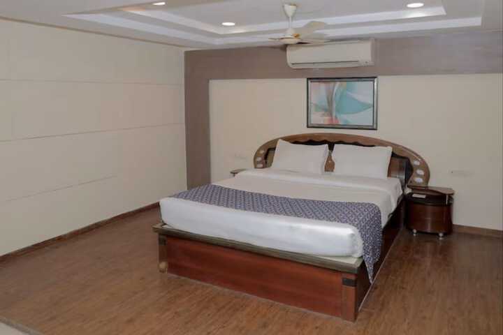 Room 12 of 24
