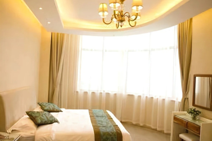 Room 14 of 18